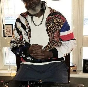 Meet your Posher, Charles